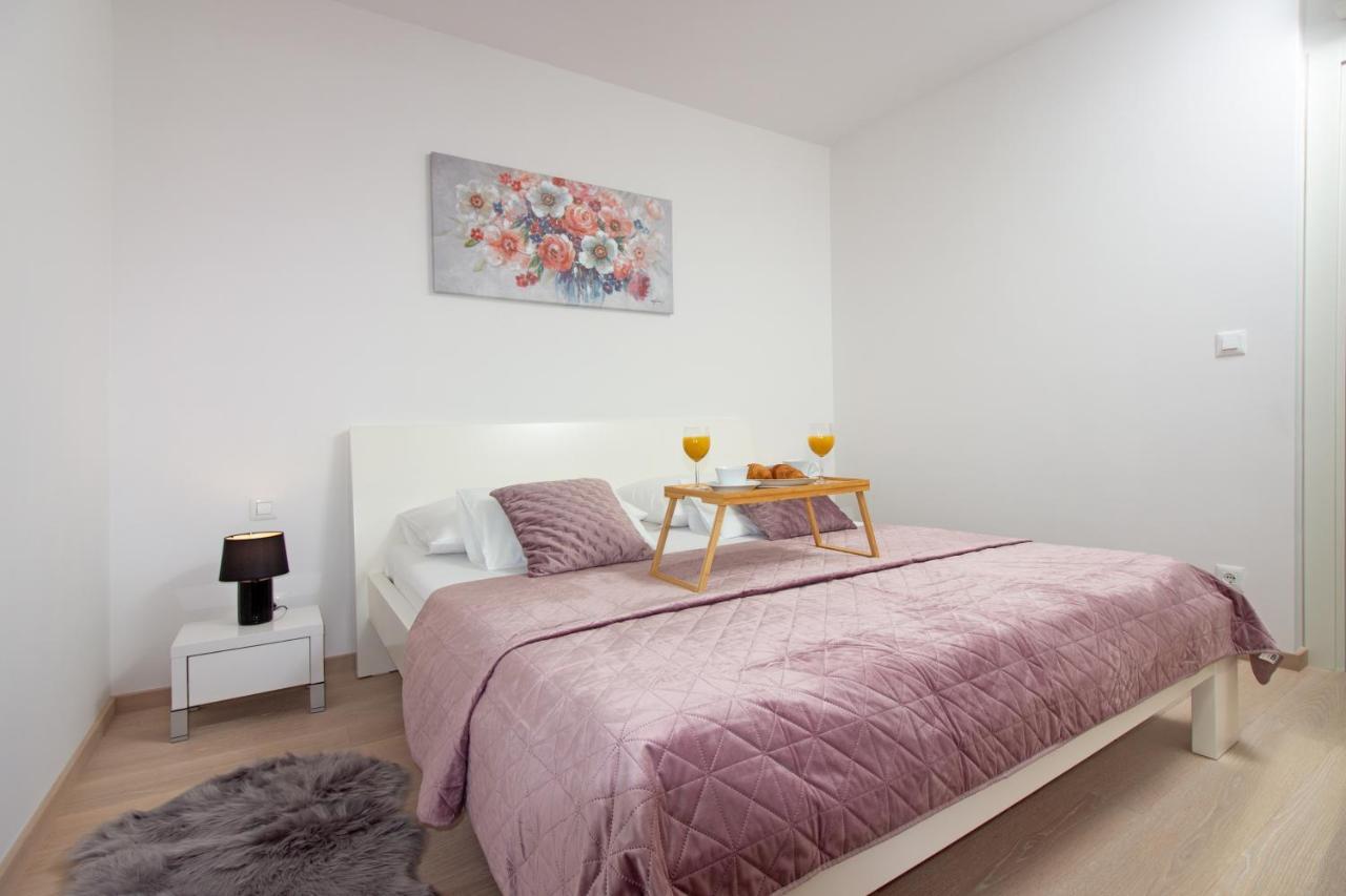 Sky Di Mare - Free Private Garage Apartment Split Exterior photo