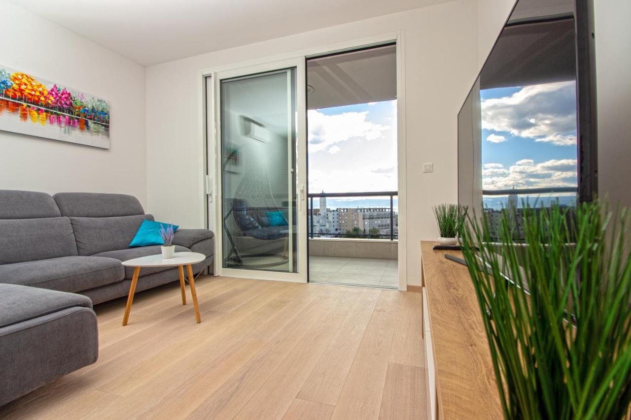 Sky Di Mare - Free Private Garage Apartment Split Exterior photo