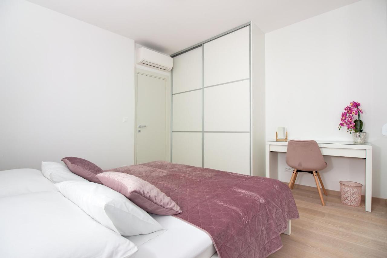Sky Di Mare - Free Private Garage Apartment Split Exterior photo